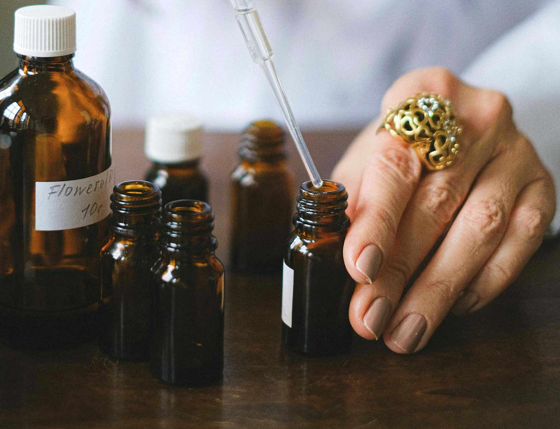 ThevDifference Between Essential Oils and Natural Perfumes